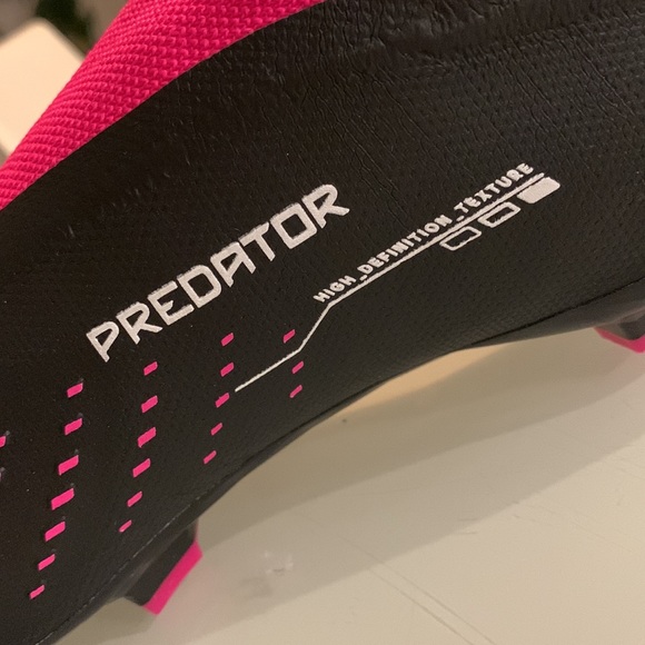 Predator Accuracy 3 soccer cleats - size M8/W9 - Picture 4 of 9